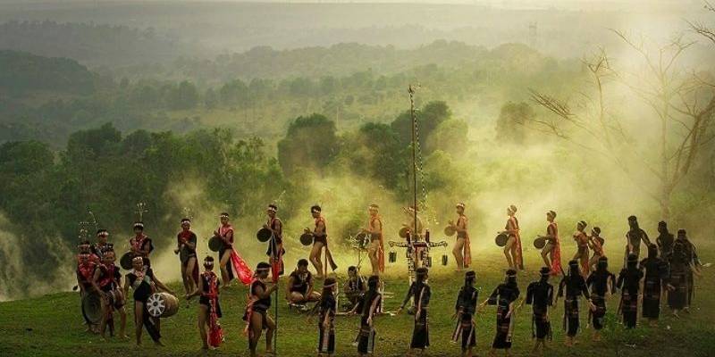 SỬ THI - SỐNG CÙNG VỚI KÍ ỨC CỘNG ĐỒNG